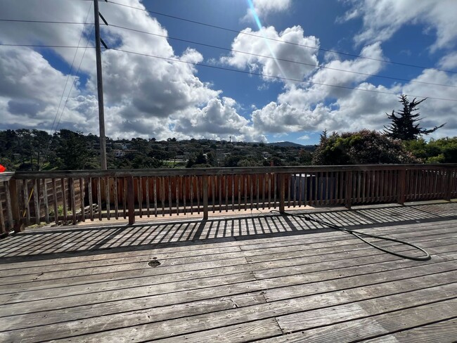 Building Photo - Spacious 3 Bedroom 2 Bath Home in Monterey