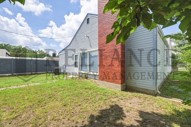 Building Photo - 3123 W Douglas Ave