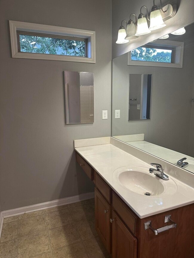 Building Photo - 3845 Pinecrest Way