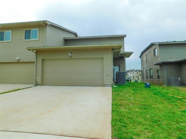 Building Photo - 3129 Solana Cir