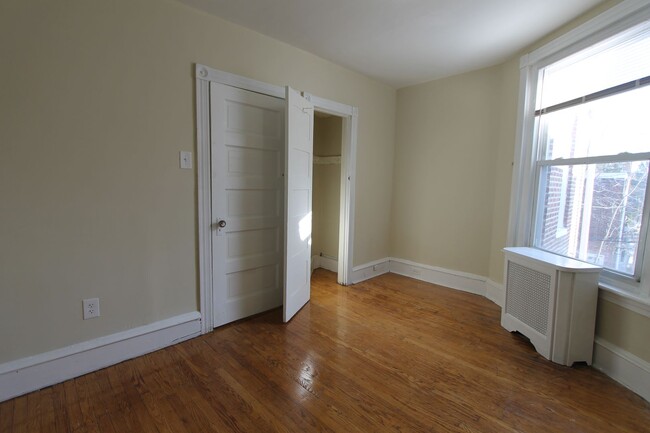 Building Photo - 124 W Pomona St