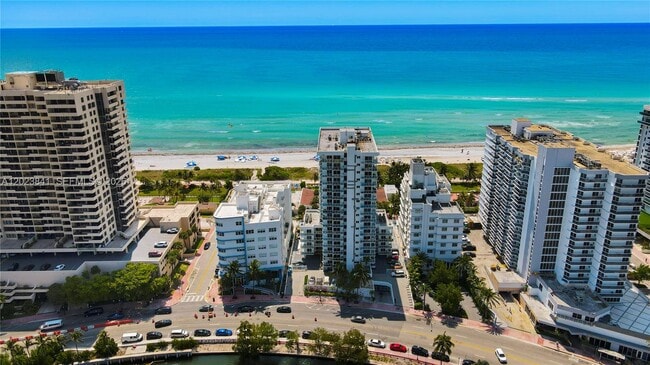 Building Photo - 2457 Collins Ave