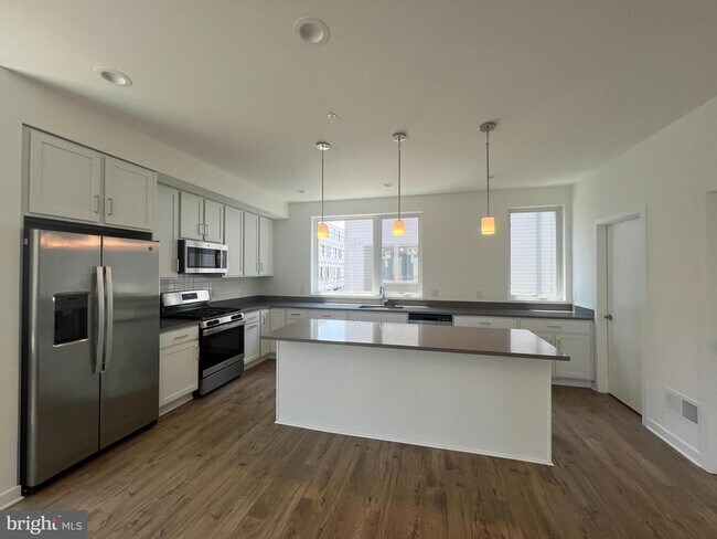 Building Photo - 3010 Pierview Walk