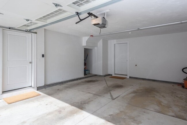 Building Photo - 1405 Commerce Way