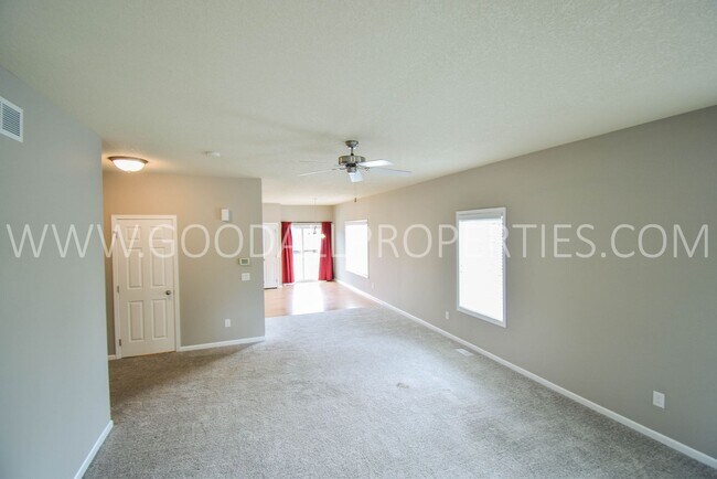 Building Photo - 3 Bedroom 2 Bath Townhome end unit in Glenn Village!!!