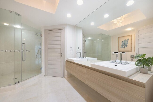 Building Photo - 17301 Biscayne Blvd