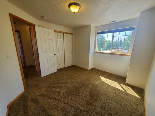 Building Photo - 3259 McKern Pl