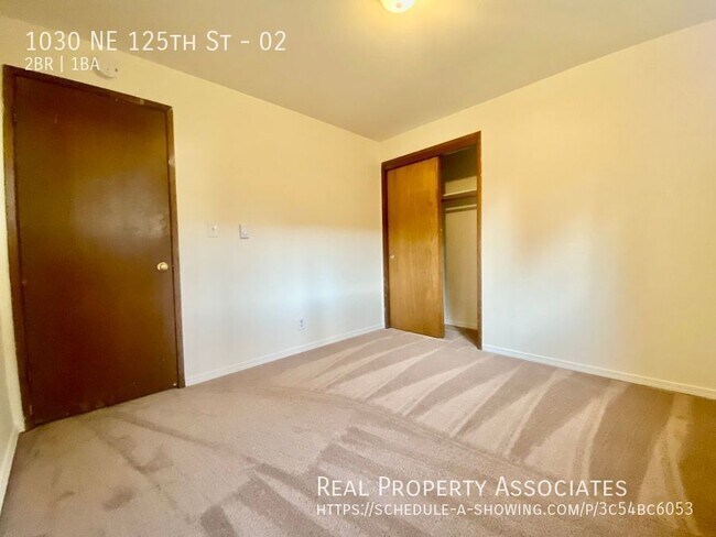 Building Photo - 1030 NE 125th St