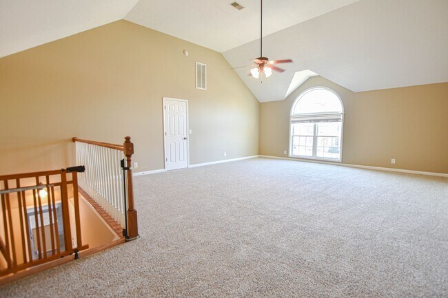 Building Photo - Pet Friendly Three Bedroom with Bonus!