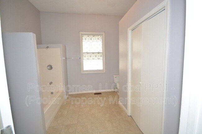 Building Photo - 536 E Waldburg St