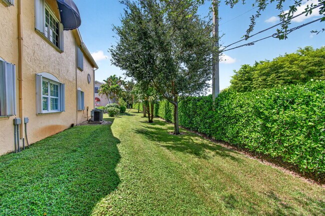 Building Photo - 179 Waterside Dr