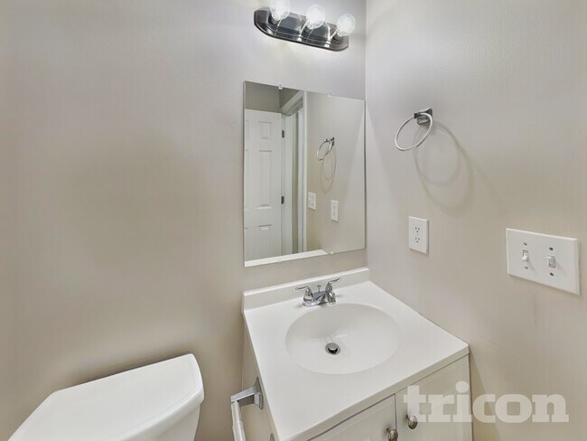 Building Photo - 210 Baxter Ln