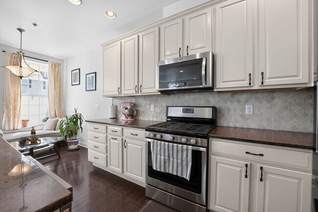 Building Photo - Spacious 3BR Condo in Westborough