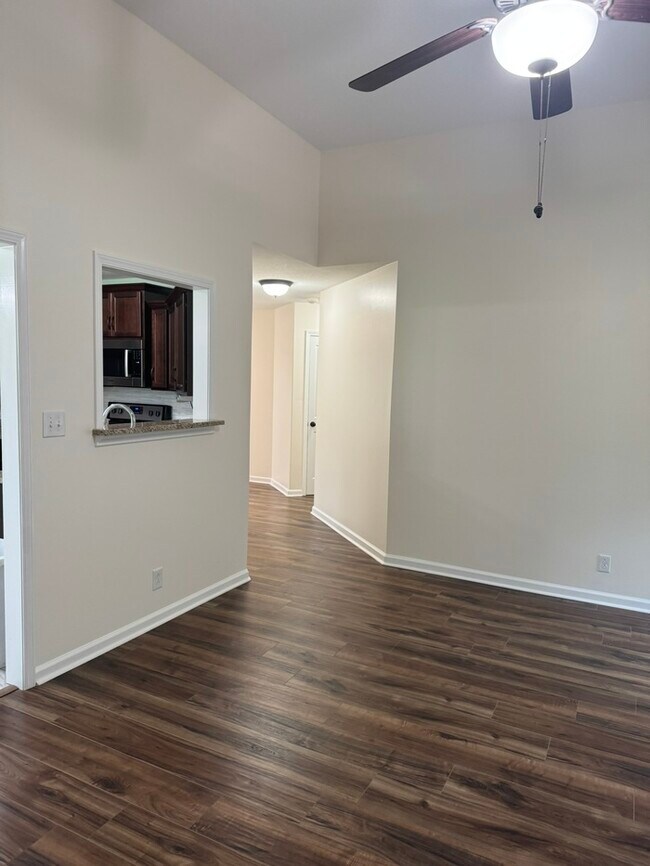Building Photo - 164 Hillview Wy