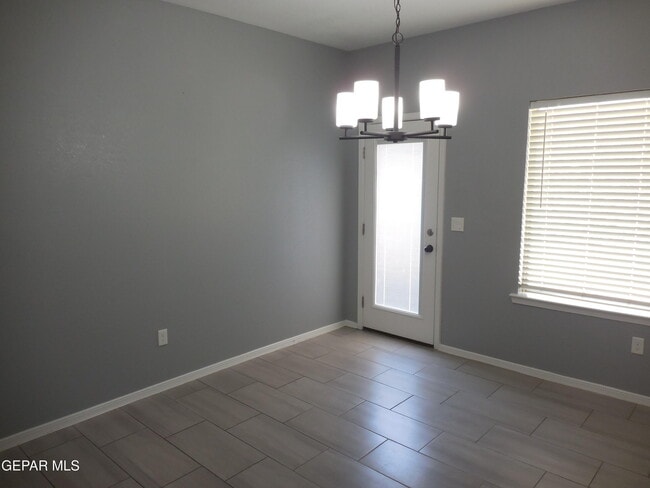 Building Photo - 12867 Ivelet Ct