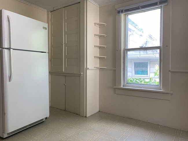Building Photo - 2 Bedroom House in South Park/Greenmont - Available 08/24/2026