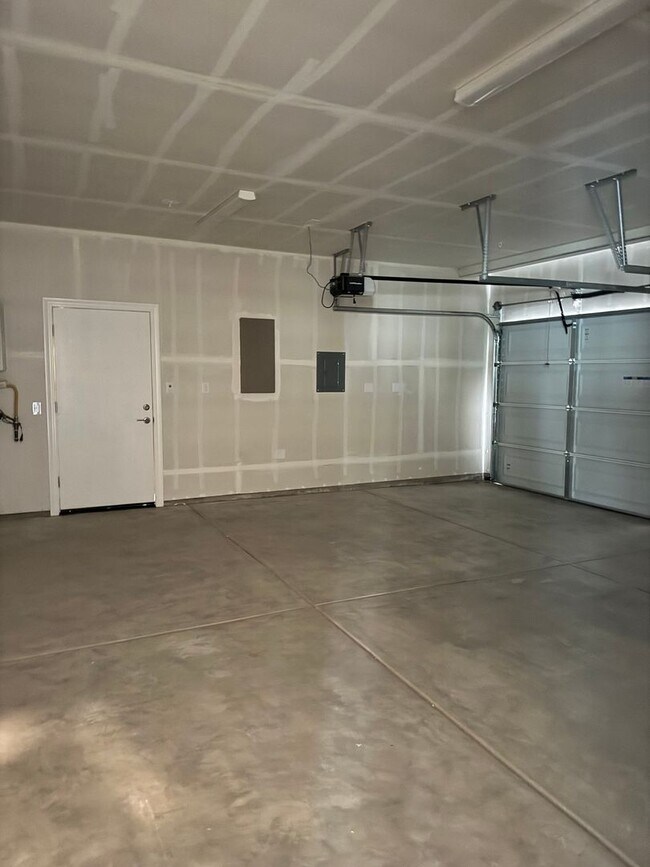 Building Photo - Single Family Home