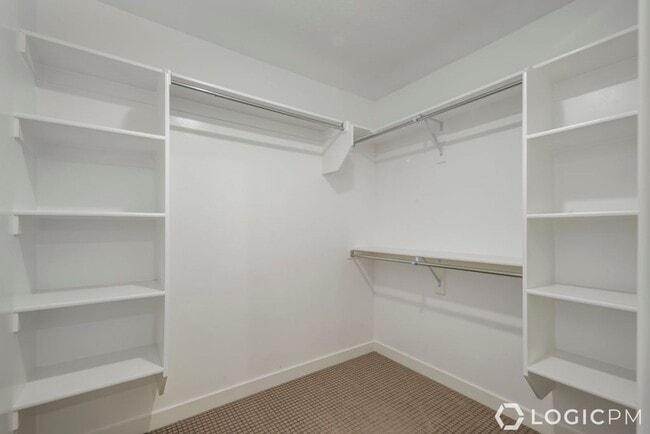 Building Photo - Stunning Row-End Townhome In Excellent Loc...