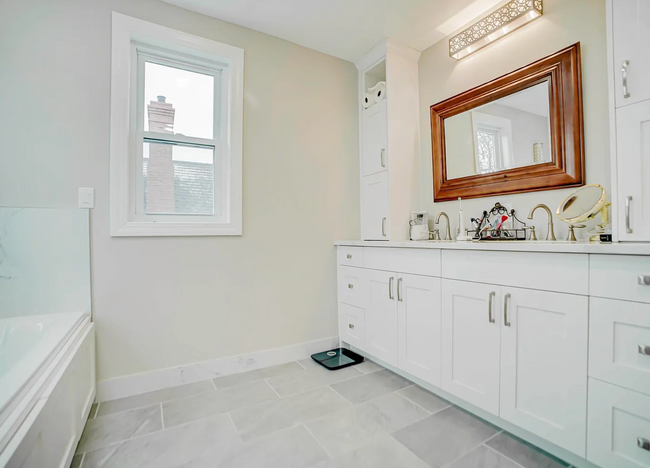 Building Photo - Perfect 5BR Home in Uptown!