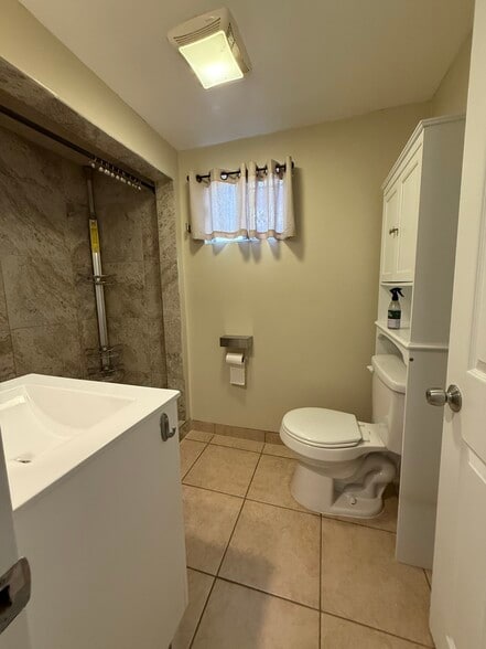 Bathroom - 1437 W 60th Pl