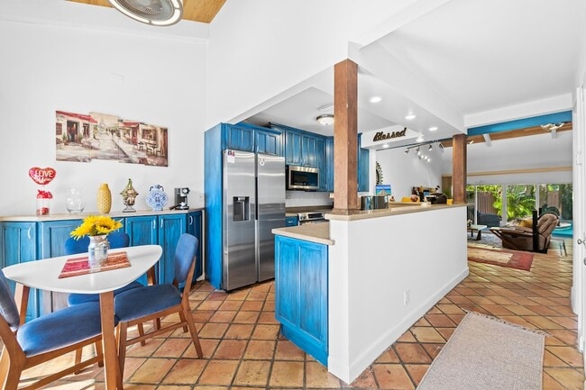 Building Photo - 219 NE 17th Ave