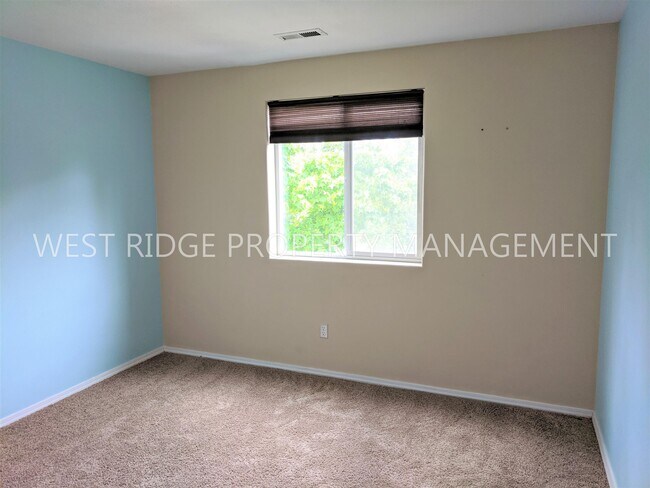 Building Photo - 519 SW 207th Ave