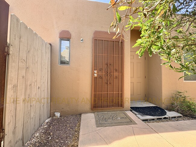 Building Photo - 1628 N Venice Ave