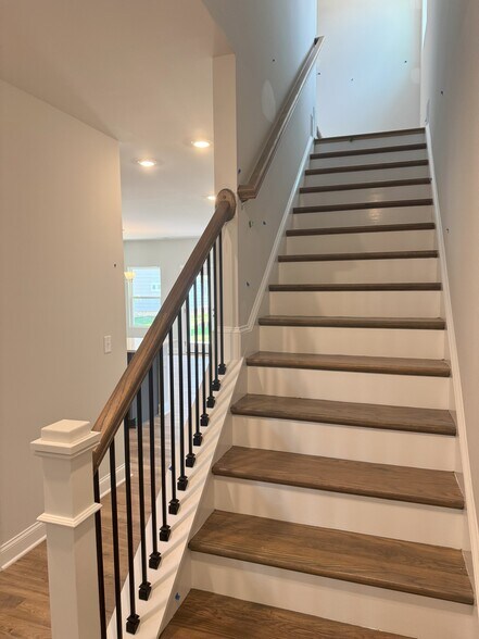 Stairs - 833 Portland Rose Dr
