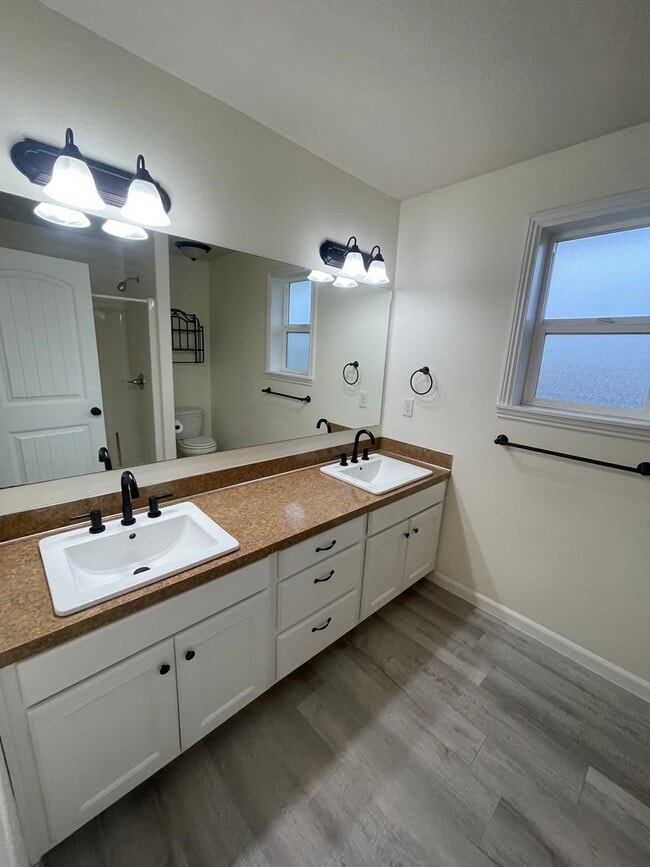 Building Photo - ** MOVE IN SPECIAL** 4 Bedroom House in Jefferson!