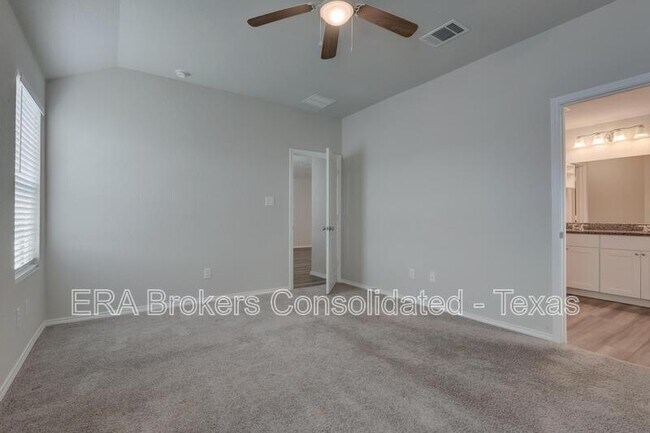 Building Photo - 242 Holland Pk