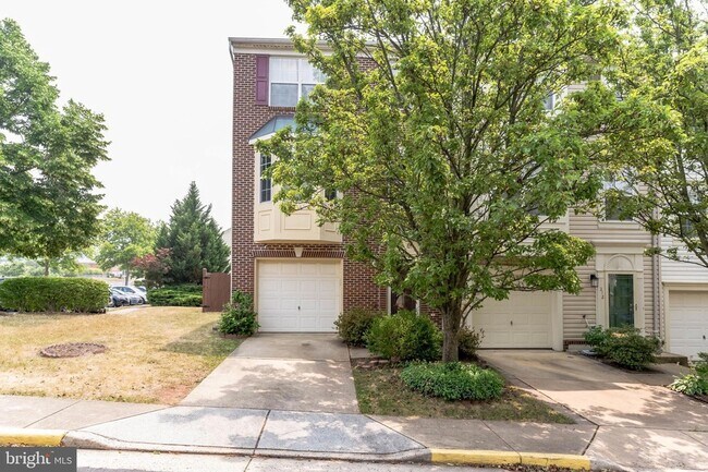 Building Photo - 210 Golden Larch Terrace NE