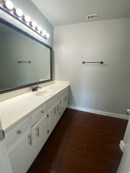 Building Photo - 27630 Baroni Rd