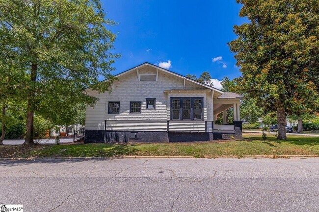 Building Photo - 536 Peronneau St