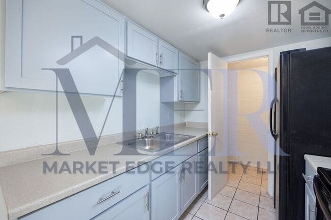 Building Photo - 3Bed/1Bath Home at 48th St/Broadway! $399 ...