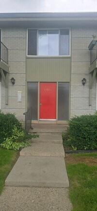 Building Photo - 2 bed 2 bath condominium