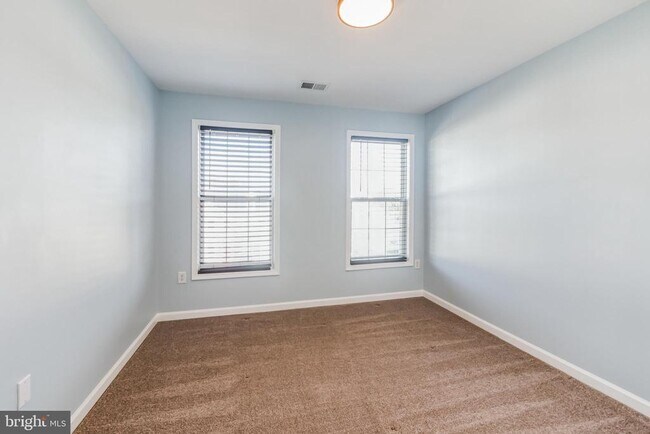 Building Photo - 10329 Bridle Ct