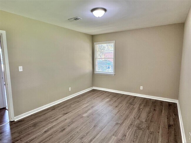 Building Photo - 3719 Bridlewood Dr