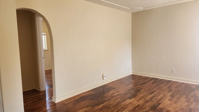 Building Photo - West Tacoma Cozy 2 Bedroom