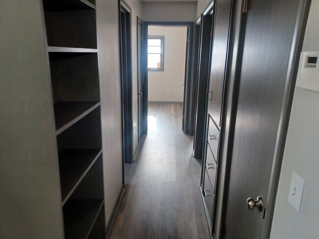 Building Photo - South Side 3 Bed 1 bath Home with Garage