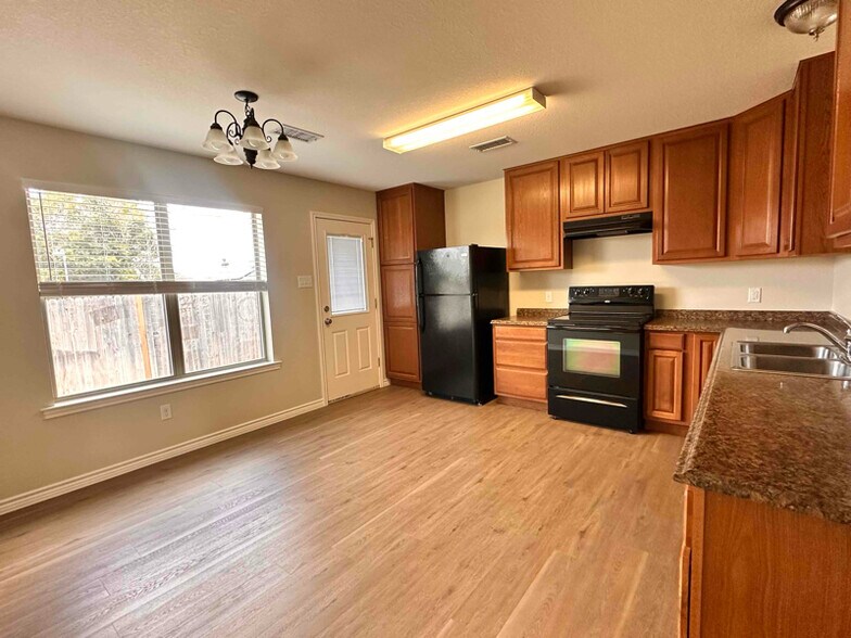 Building Photo - 5109 Graceland Dr