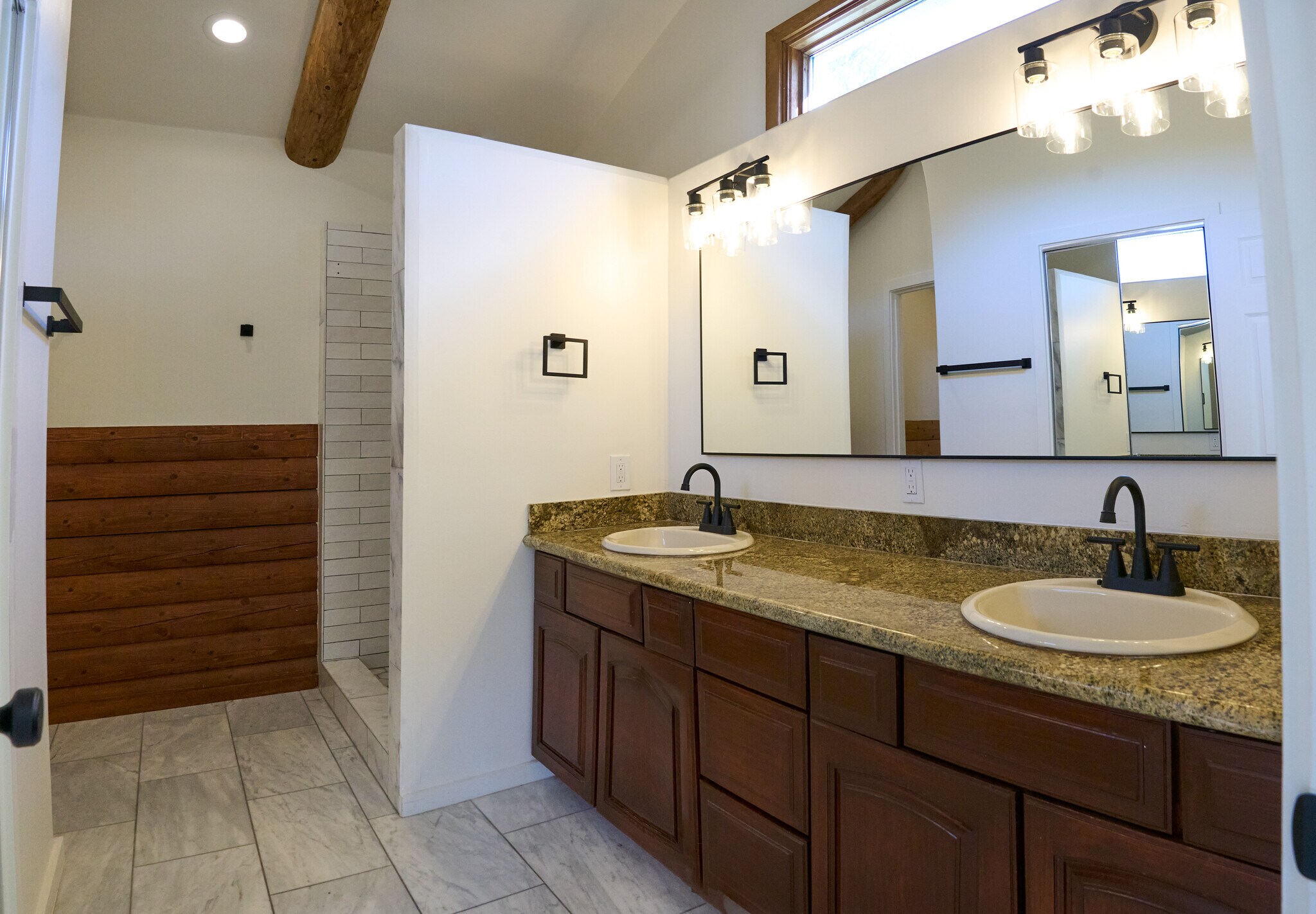Master Bathroom - 373 Loftyhill Dr