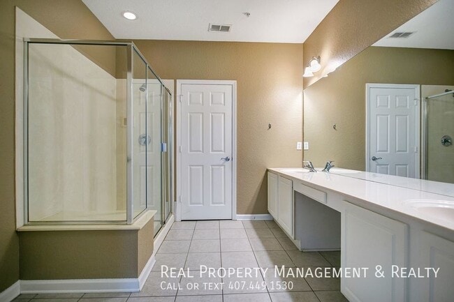 Building Photo - 3 BR / 2 BA Condo In Stonebridge Commons