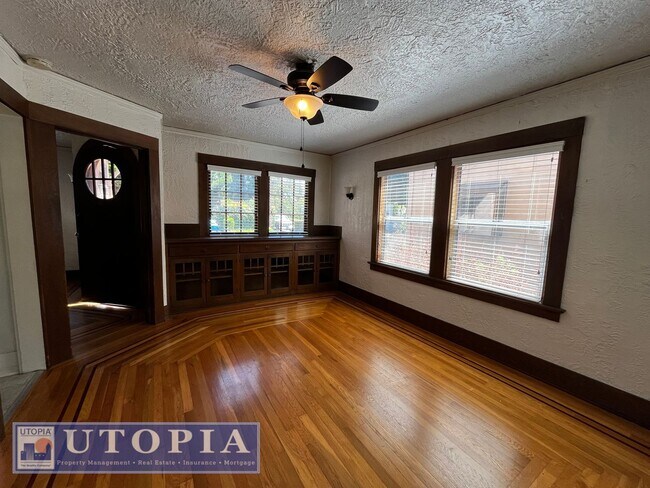 Building Photo - Charming 3 Bedroom, 1.5 Bathroom close to ...