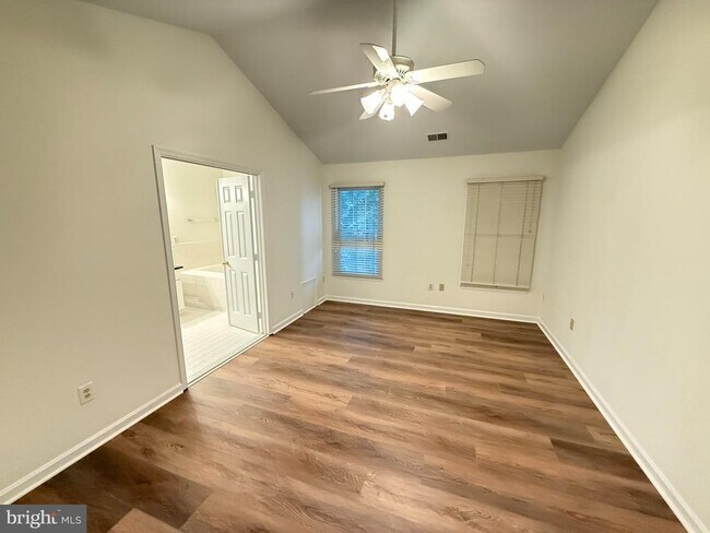 Building Photo - 5506 Whitley Park Terrace