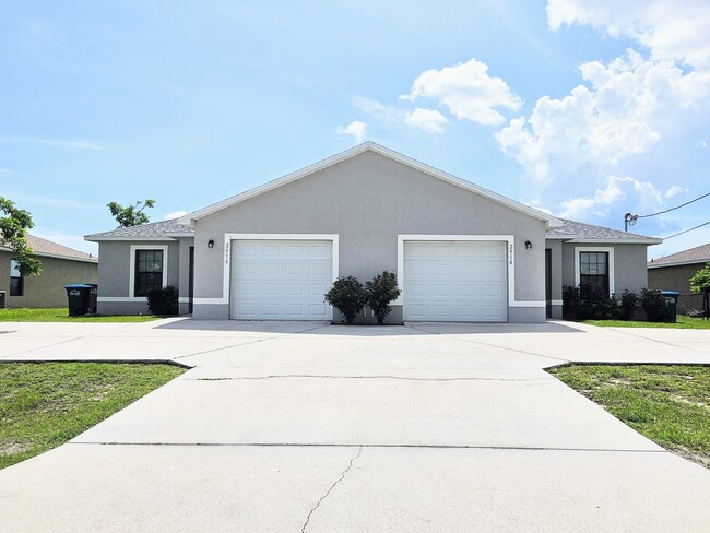 Building Photo - Like New  3 bedroom, 2bath 1 car garage