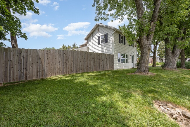Building Photo - 1645 Roundtop Rd