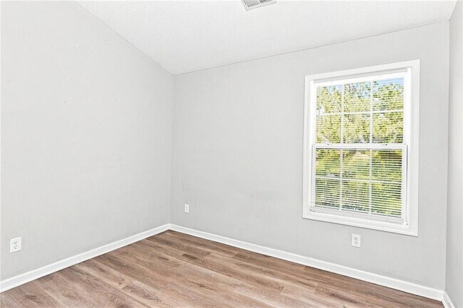 Building Photo - 8641 Thomas Ln