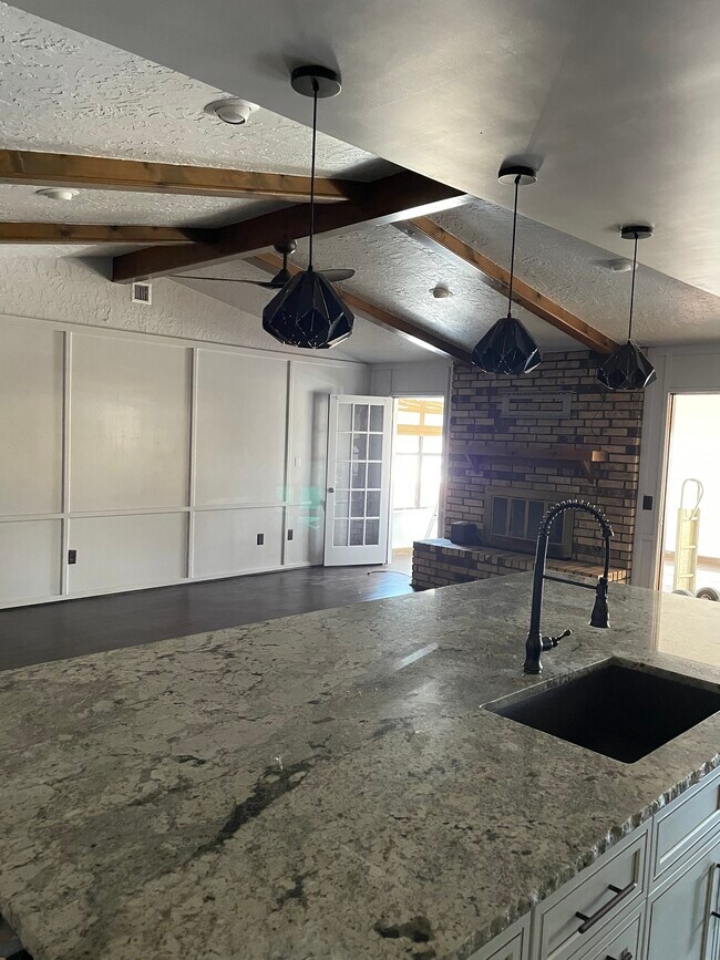 Building Photo - 7119 Summit Dr