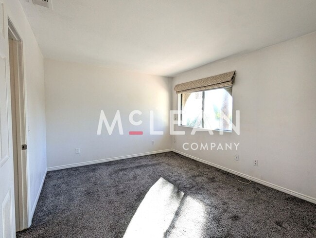 Building Photo - Two-Bedroom Townhome with Garage!