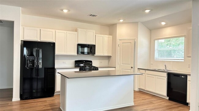 Building Photo - 155 Crawford